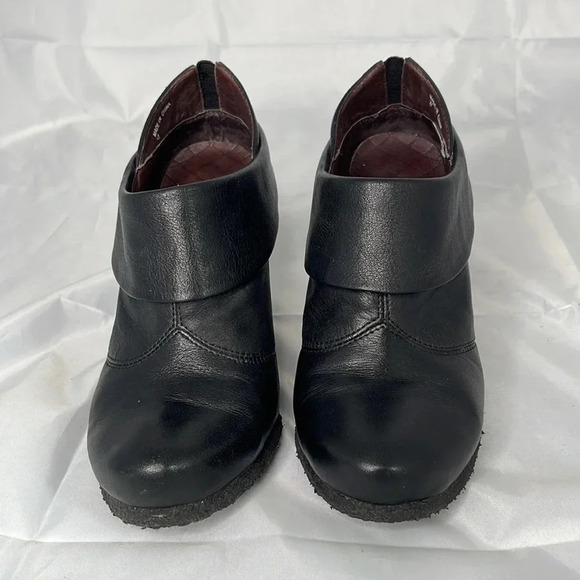 BIVIEL Wedge Booties Black Almond Toe Cuff Leather Textured Rubber Sole Size 37 - Picture 3 of 12